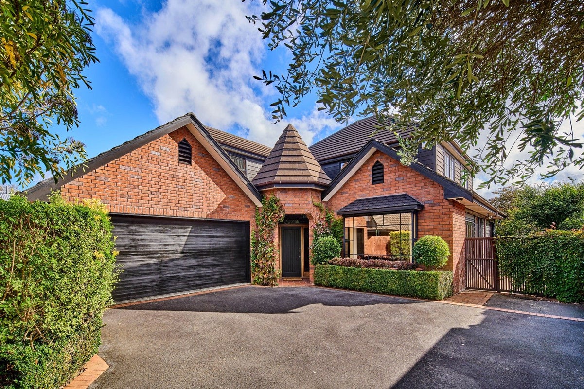 3 Kauri Street, Woburn, Lower Hutt - Carousel 1