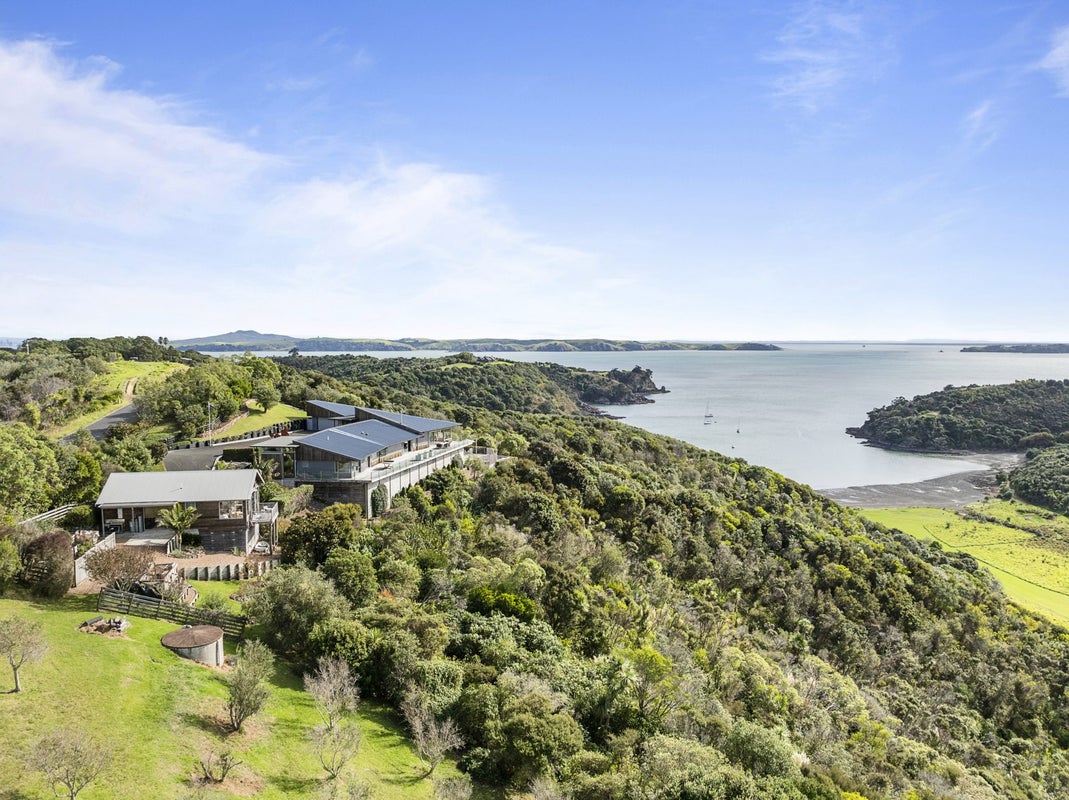 39 Delamore Drive, Oneroa, Waiheke Island - Carousel 2