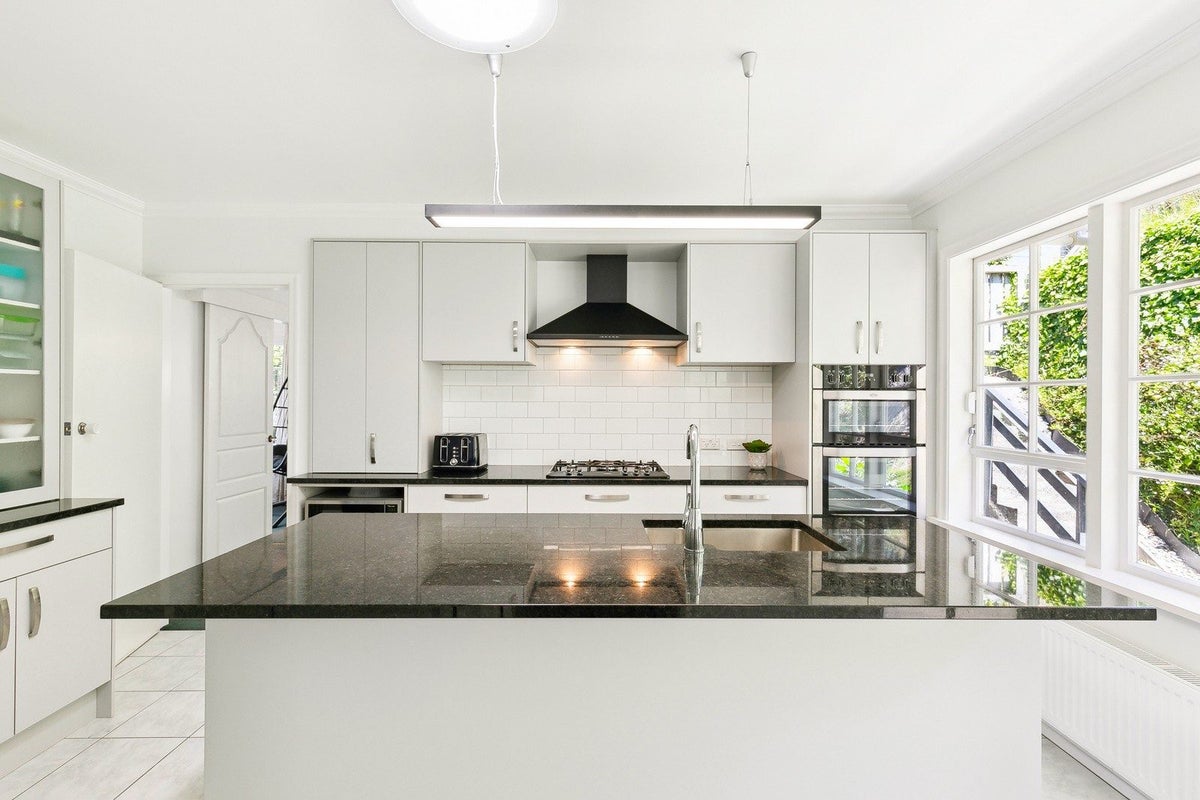 8 Lethenty Way, Karori, Wellington - Carousel 2