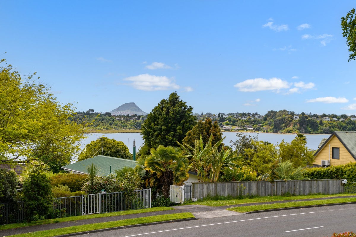 19 Victory Street, Welcome Bay, Tauranga - Carousel 2
