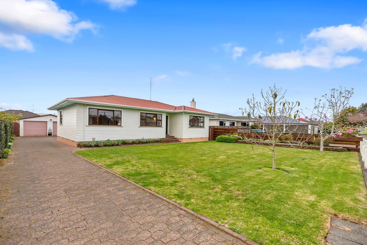 17 Emmett Street, Greerton, Tauranga, Bay Of Plenty - Carousel 2