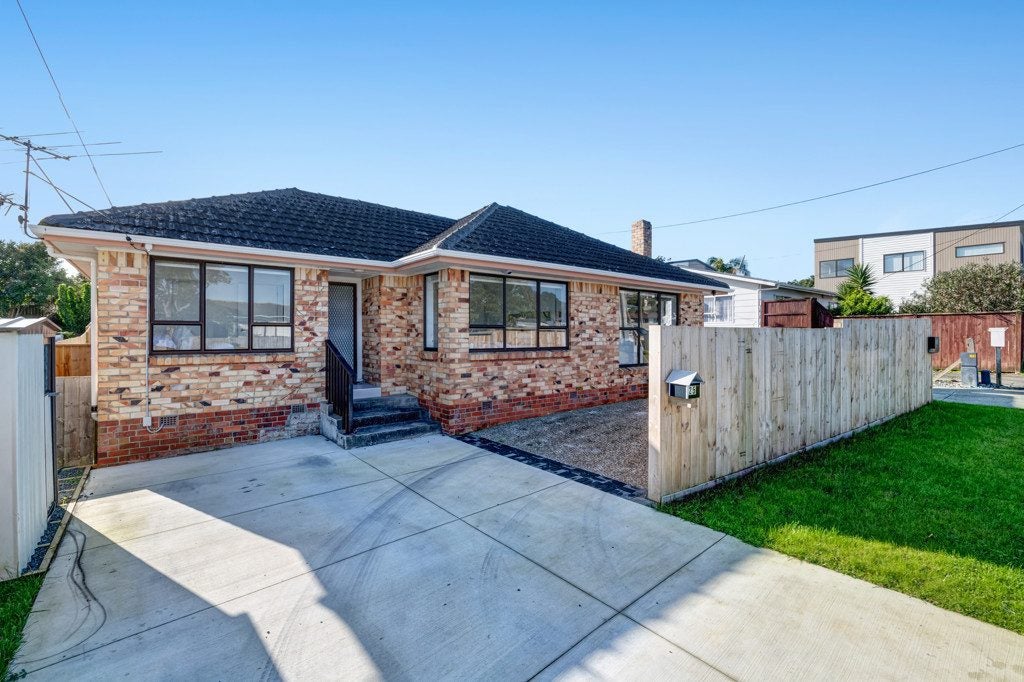 25 Neal Avenue, Glenfield, Auckland - Carousel 1
