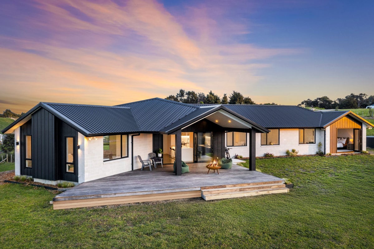29 Capstone Grove, Silverdale - Carousel 1