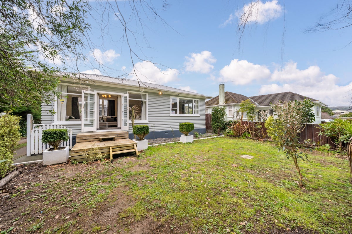 1/1000 Taita DR, Taita, Lower Hutt - Carousel 1