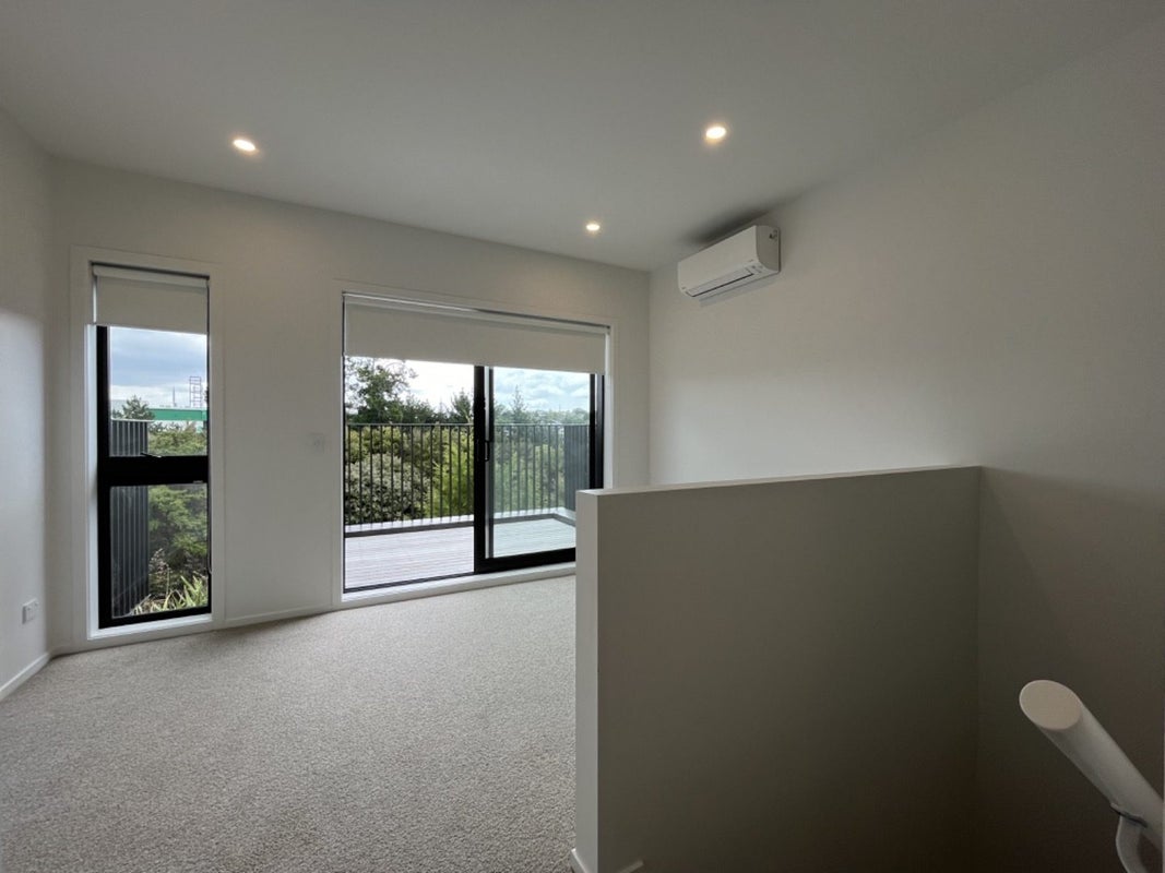 10/28 Westgate Drive, Westgate, Auckland - Carousel 2