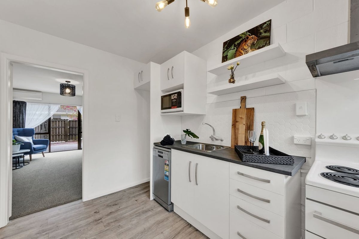 2/65 Champion Street, Edgeware, Christchurch - Carousel 2