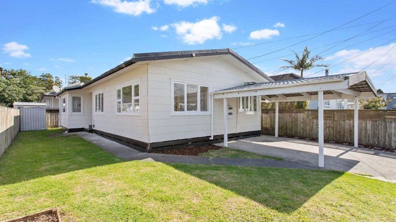 27 Edwards Avenue, Henderson, Auckland - Carousel 1