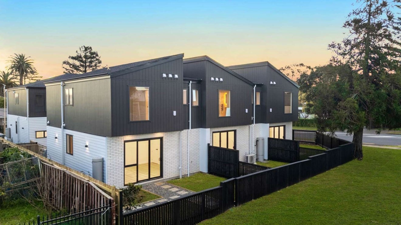 22D Walmsley Road, Mangere, Auckland - Carousel 1