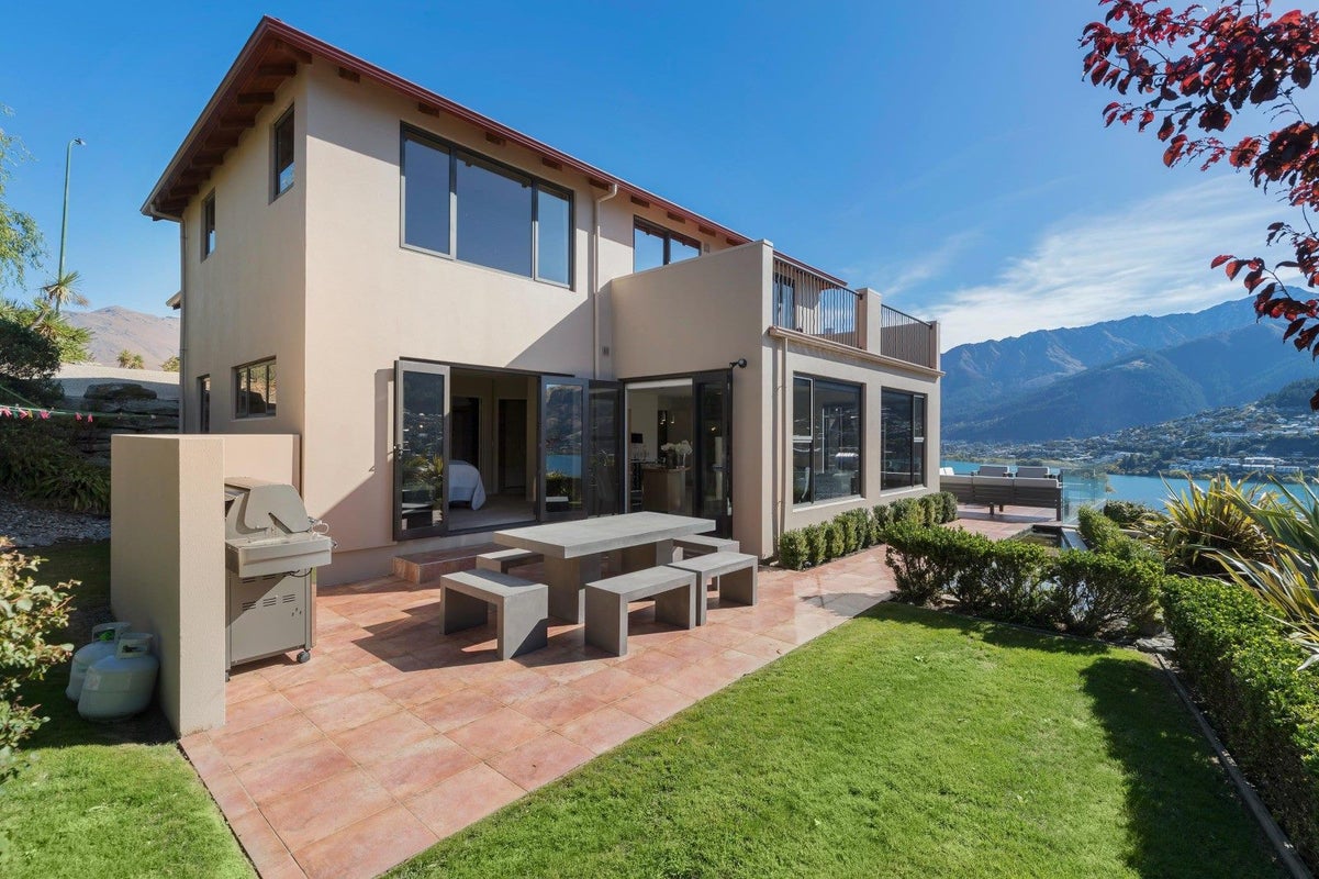 17 Milward Place, Kelvin Heights, Queenstown - Carousel 2