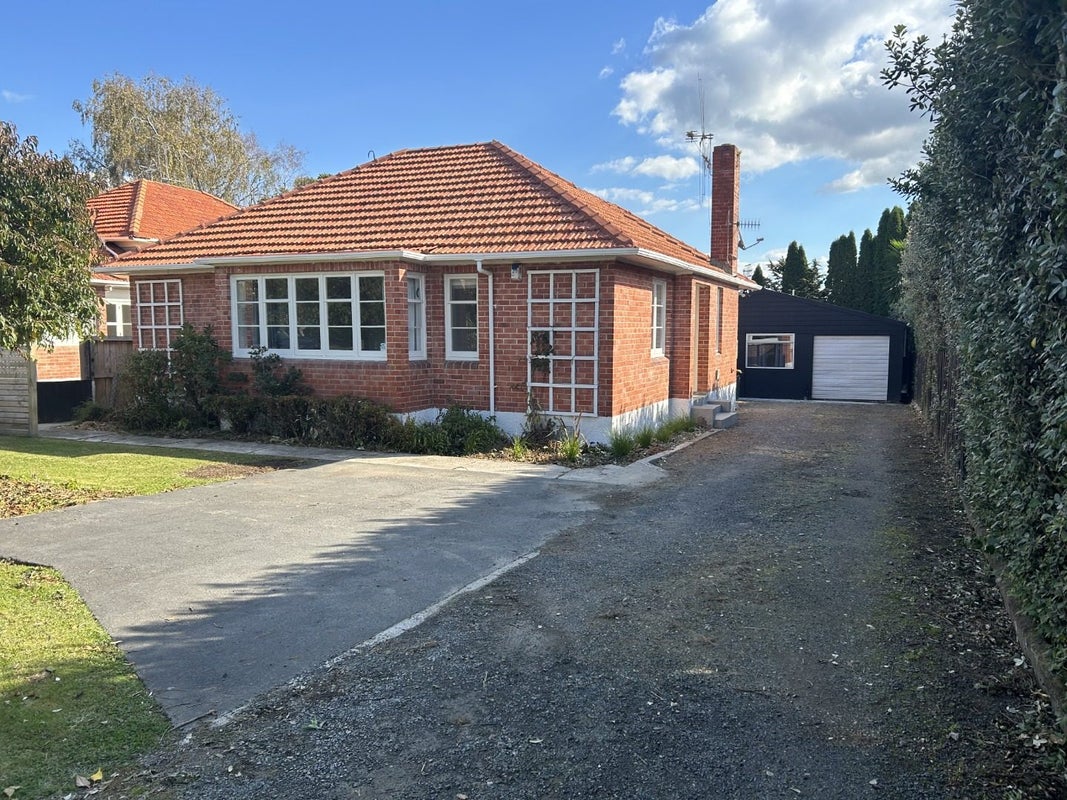 111 MacFarlane Street, Hamilton East, Hamilton - Carousel 1