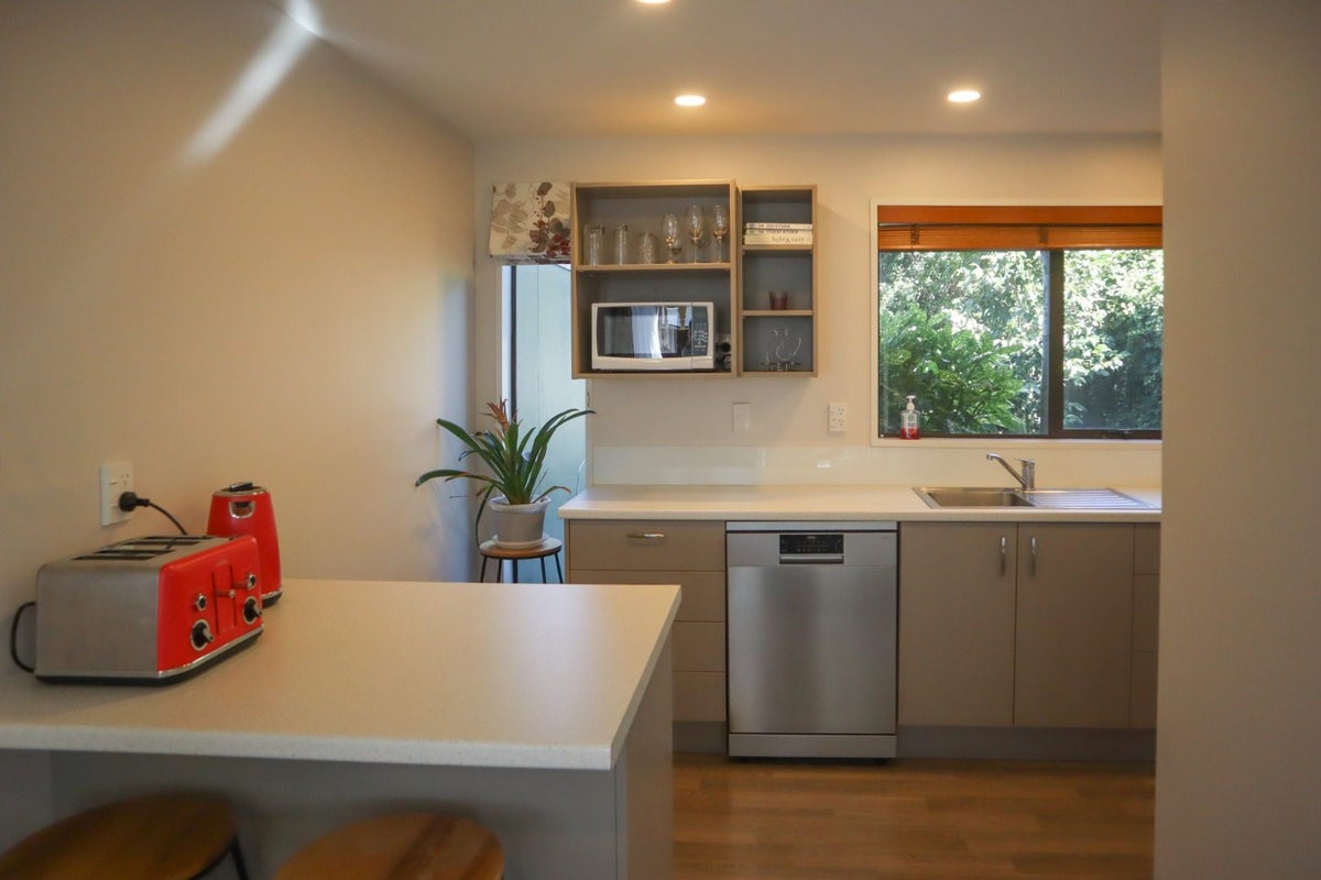3/2 Canon Street, St Albans, Christchurch - Carousel 2