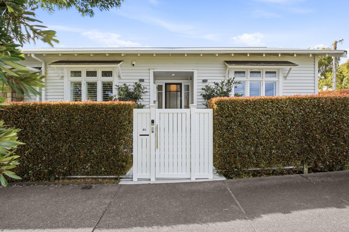 51 Smale Street, Point Chevalier, Auckland - Carousel 1