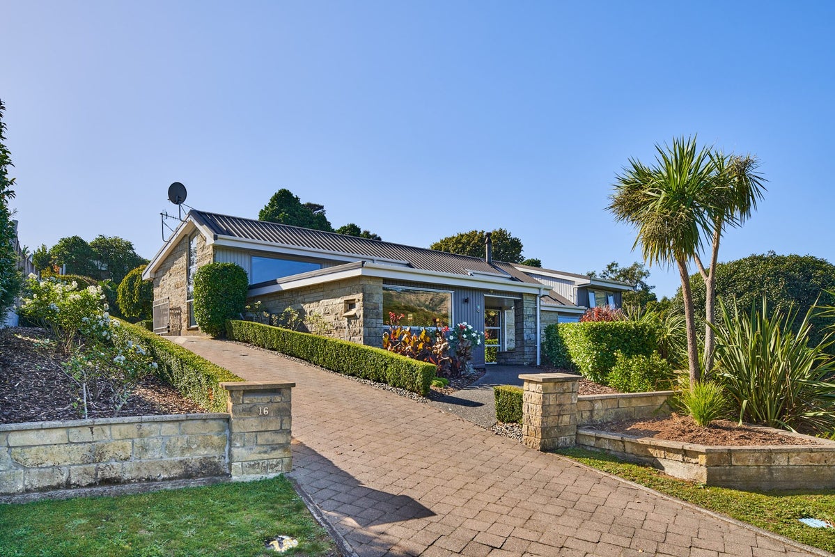 16 Grange Park Avenue, Raumati South, Paraparaumu - Carousel 1