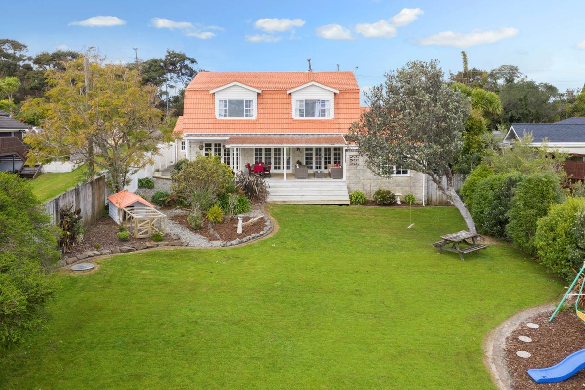 1085 Scenic Drive North, Swanson, Auckland - Carousel 1