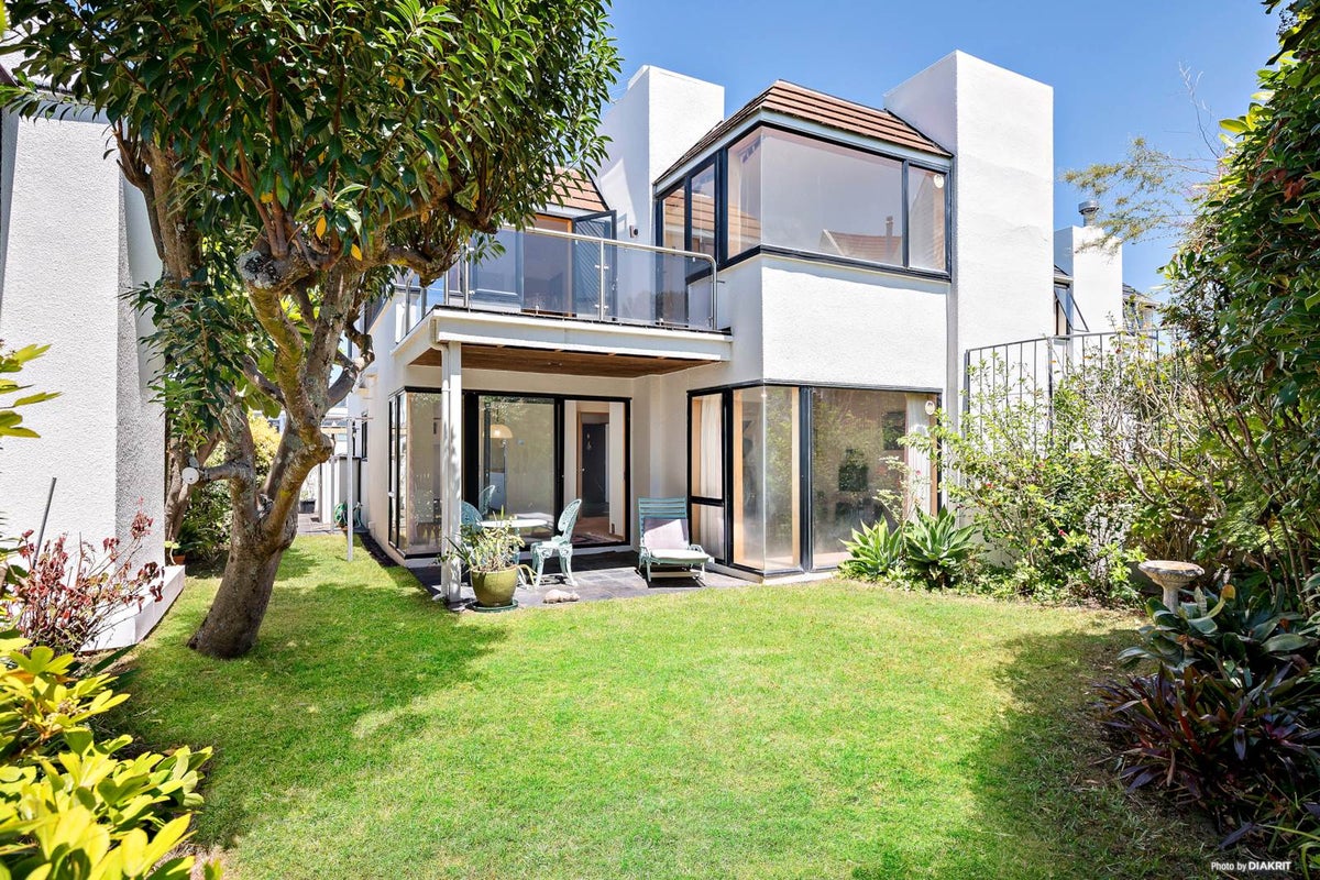 2/27 Holgate Road, Kohimarama, Auckland - Carousel 1