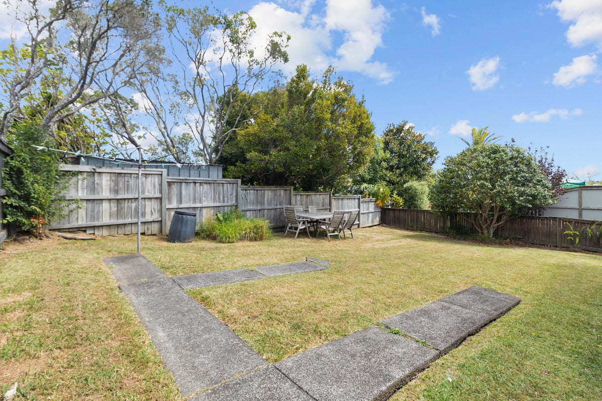 1/3 Opua Street, Belmont, Auckland - Carousel 17