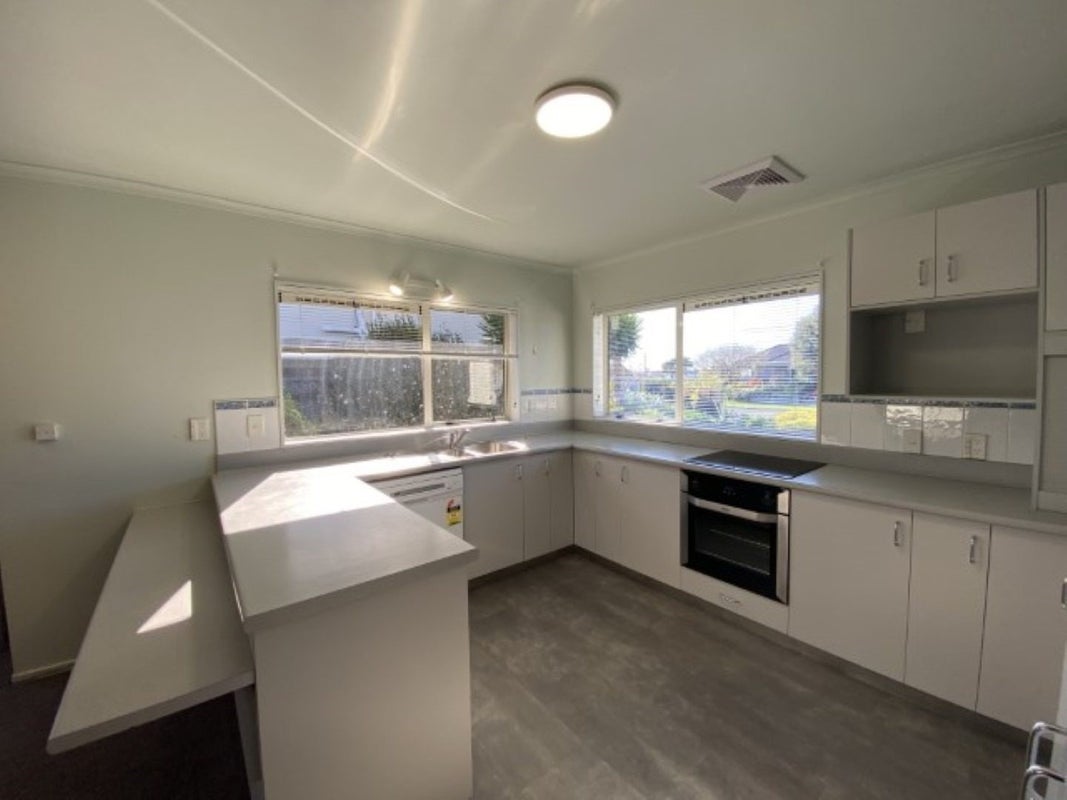 165 Heta Road, Highlands Park, New Plymouth - Carousel 2