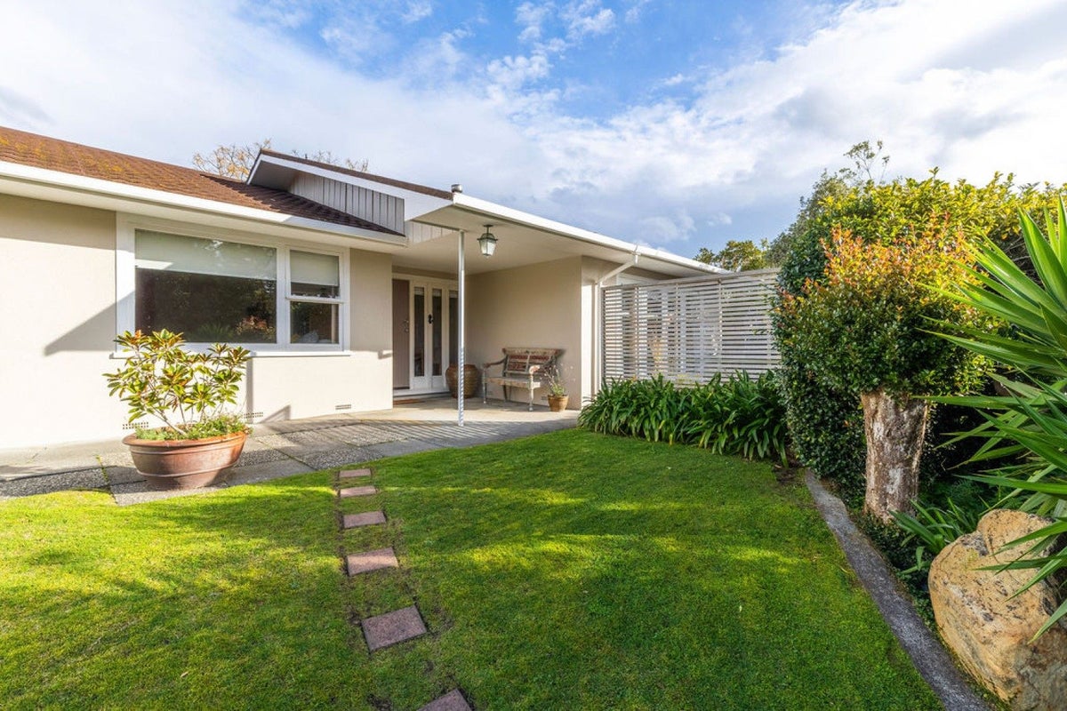 63 Parkes Avenue, Saint Johns Hill, Whanganui - Carousel 1
