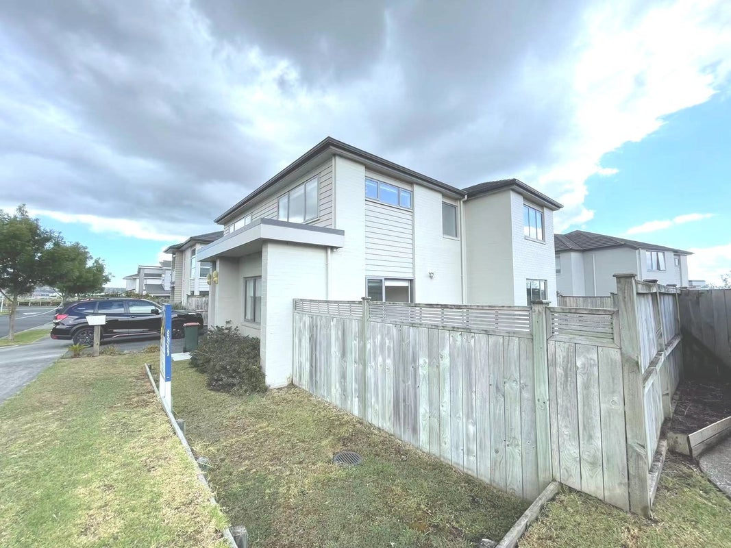 3 McCathie Drive, Flat Bush, Auckland - Carousel 1