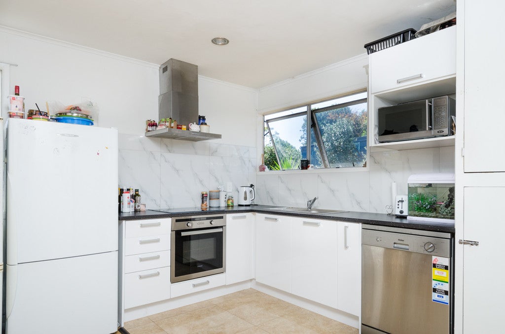 12 St Margaret Place, West Harbour, Auckland - Carousel 2
