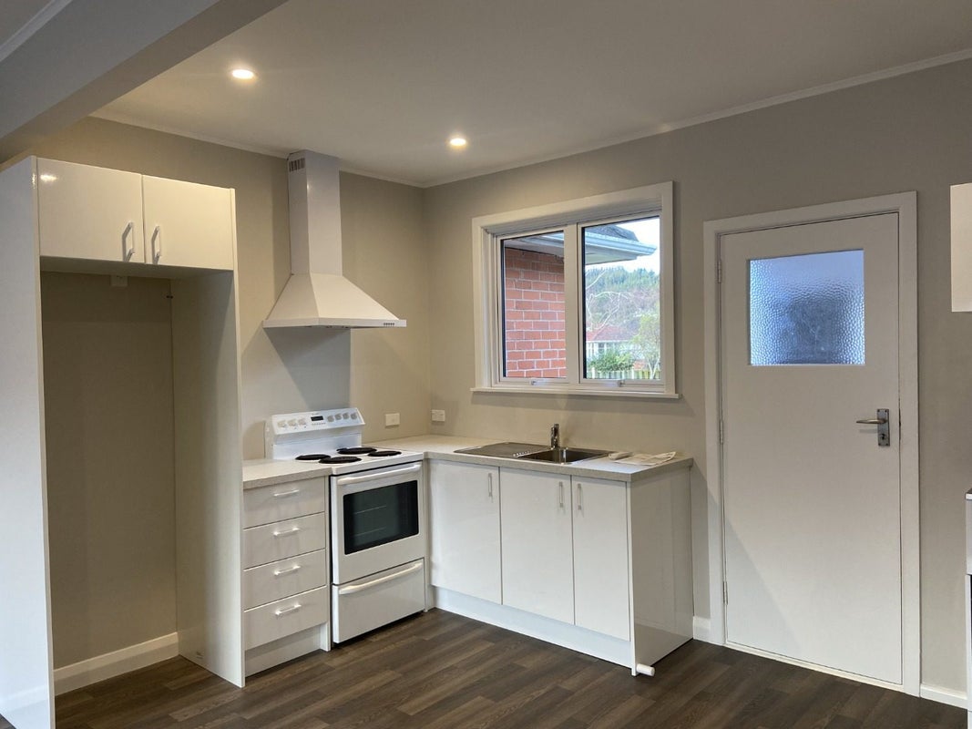 6 Mangaroa Hill Road, Clouston Park, Upper Hutt - Carousel 1