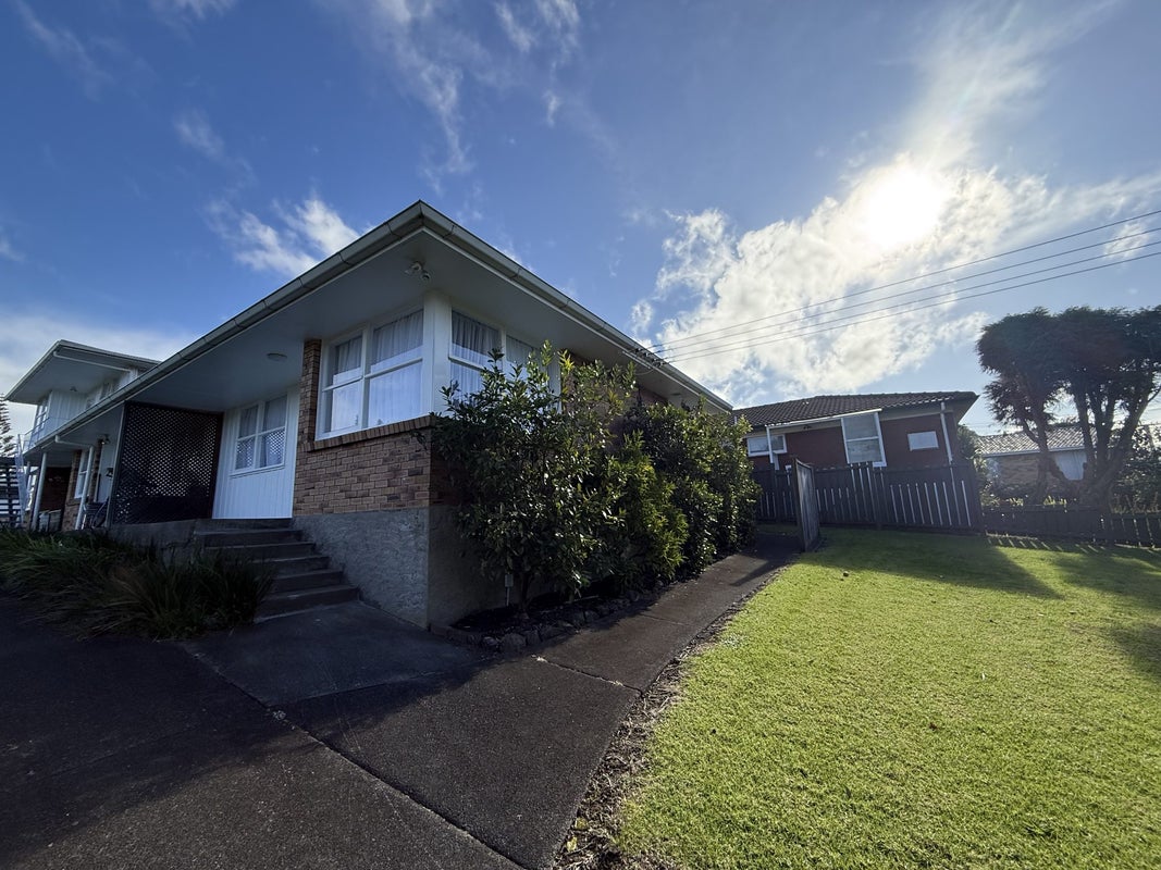 2 Hawthorne Place, Ellerslie, Auckland - Carousel 2