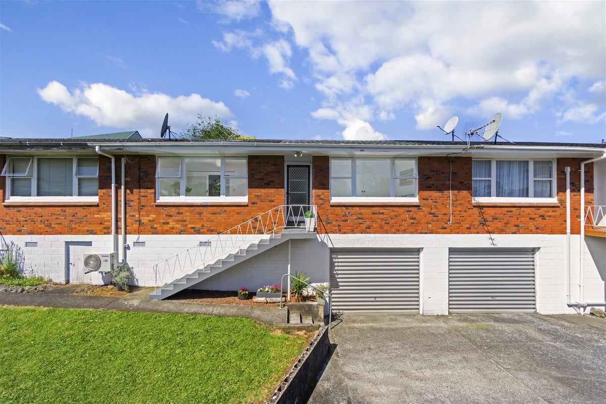 2/35 Owairaka Avenue, Owairaka, Auckland - Carousel 1