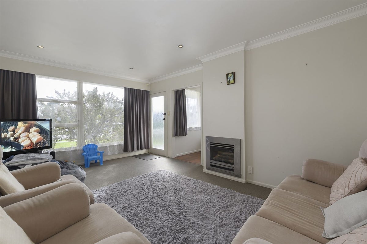 18 Cherrywood Drive, Otumoetai, Tauranga - Carousel 2
