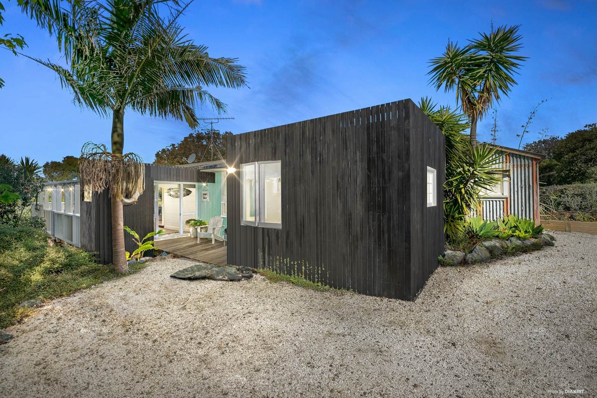 32 Everard Avenue, Army Bay, Whangaparaoa - Carousel 1