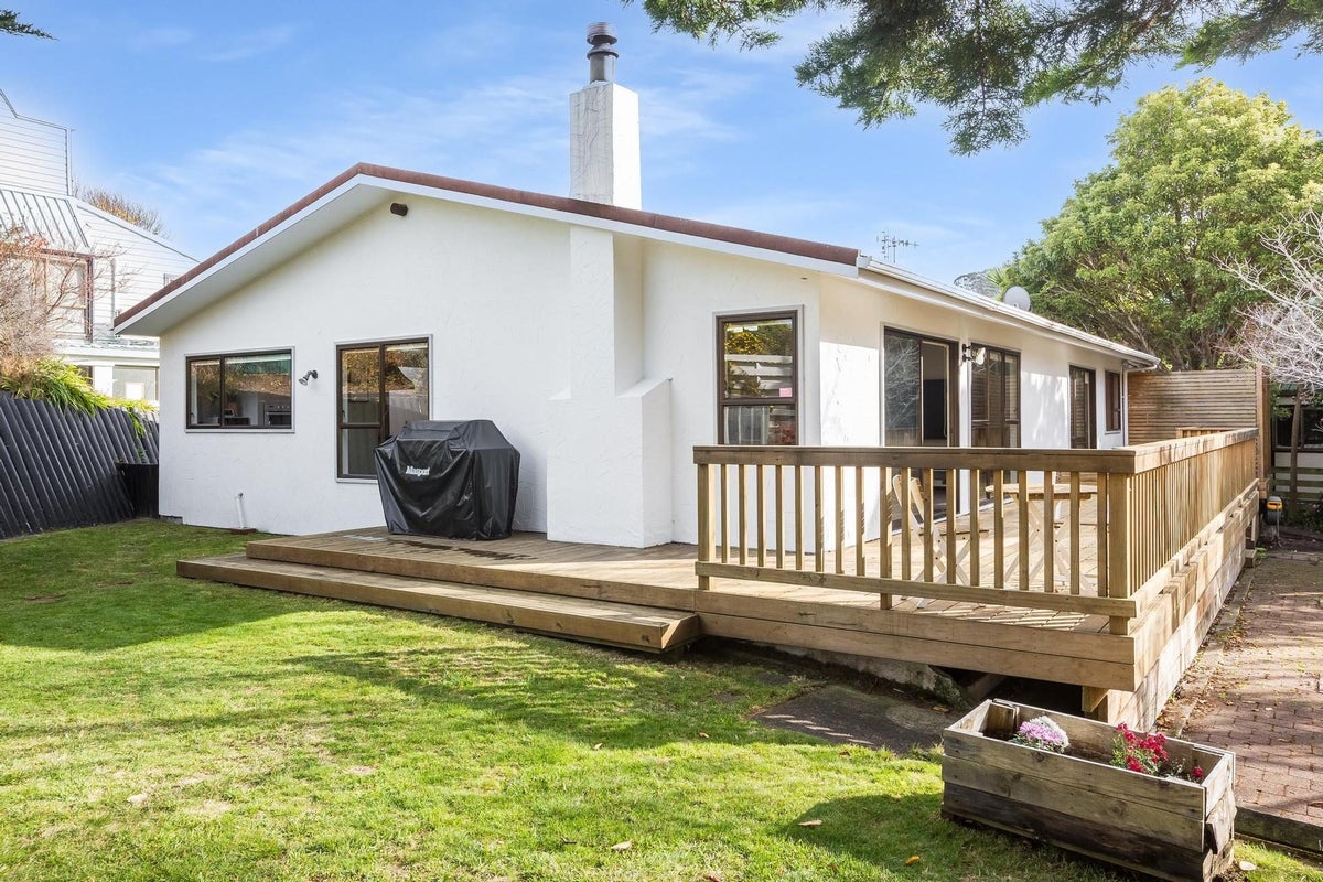 22 Solander Place, Whitby, Porirua - Carousel 1
