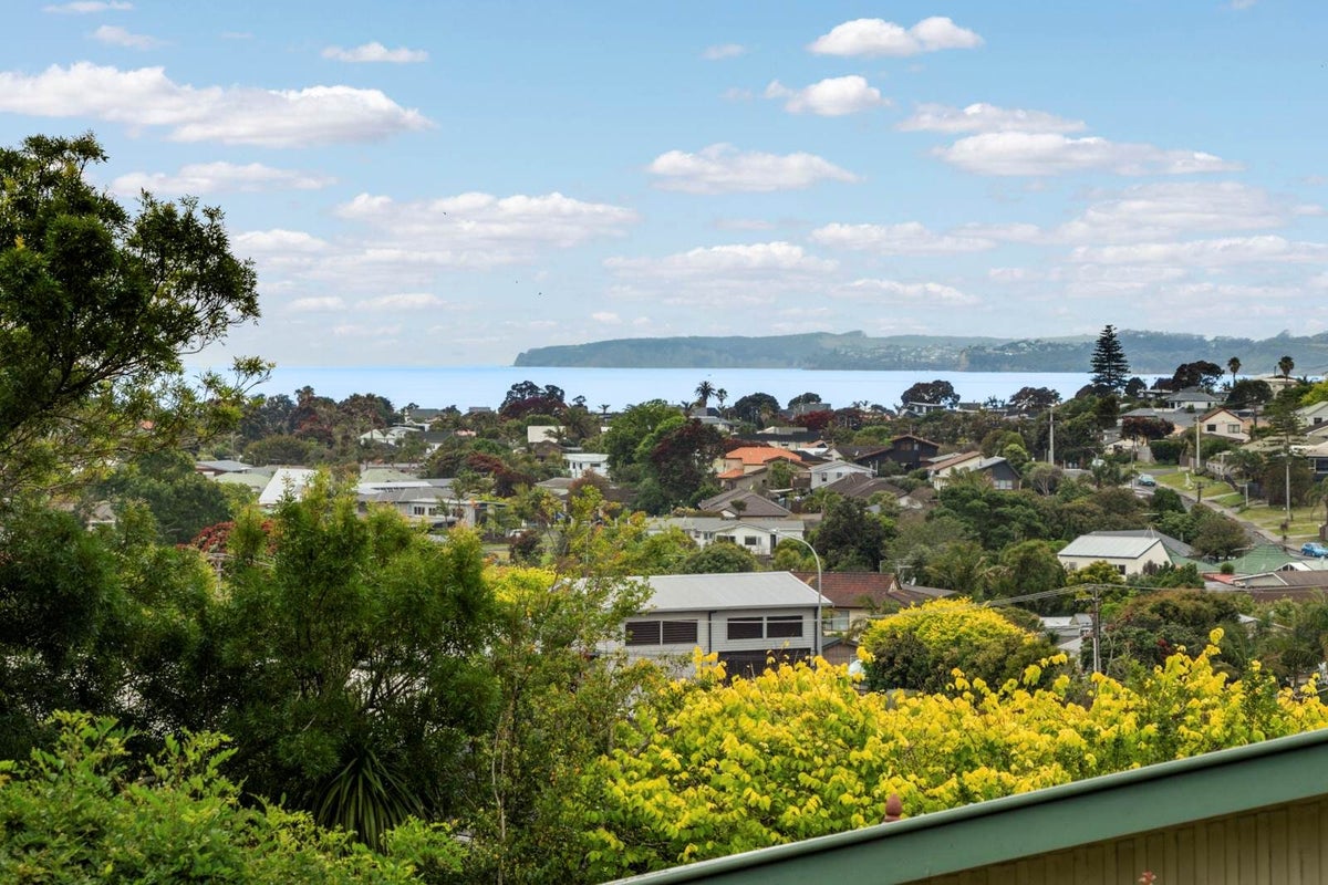 16B Fairway Avenue, Red Beach, Whangaparaoa - Carousel 2