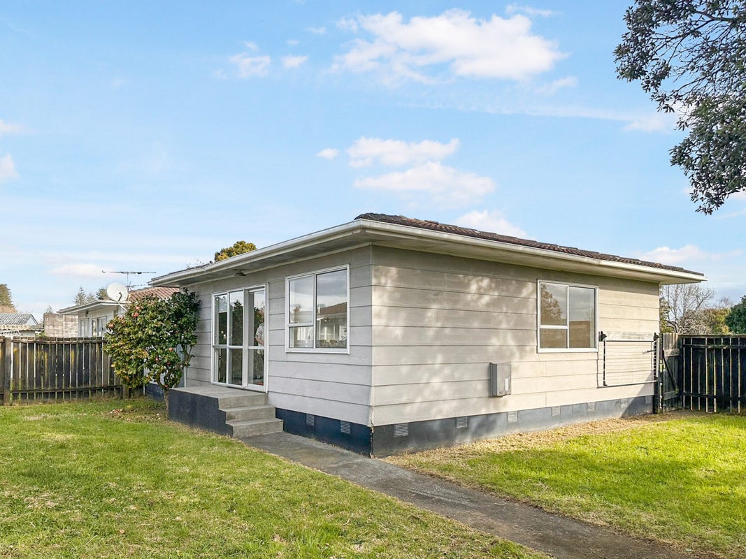 7B Helms Place, Manurewa, Auckland - Carousel 1