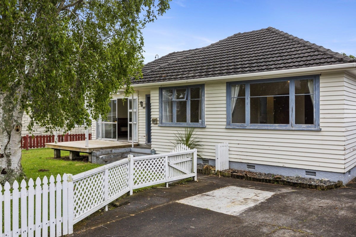 12 Pembroke Street, Westown, New Plymouth - Carousel 2