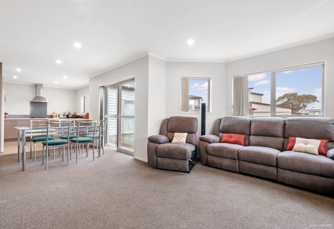 12 Karetai Crescent, Favona, Auckland - Carousel 2