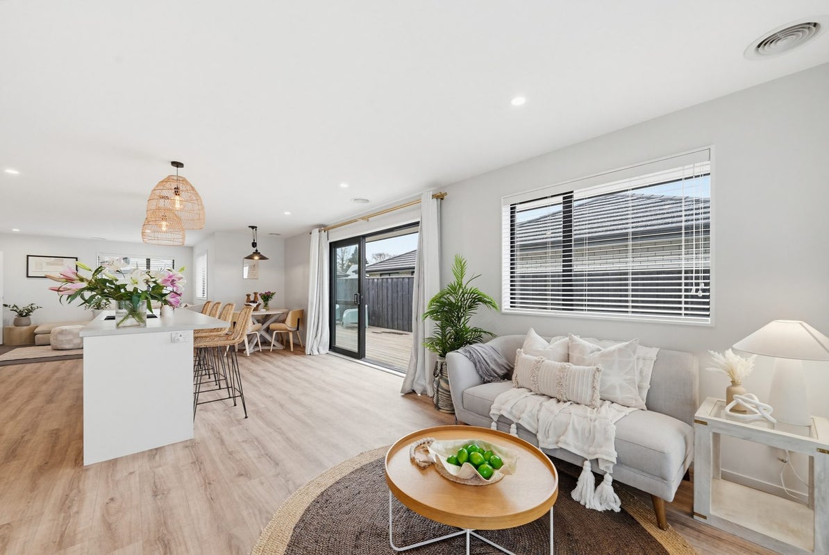 31 Meadow View Drive, Belfast, Christchurch - Carousel 1