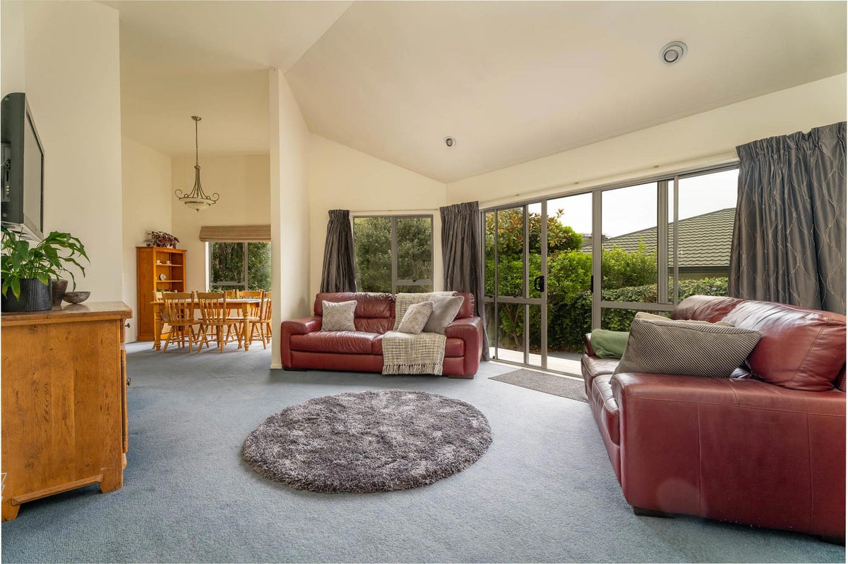 2 Myers Grove, Churton Park, Wellington - Carousel 2