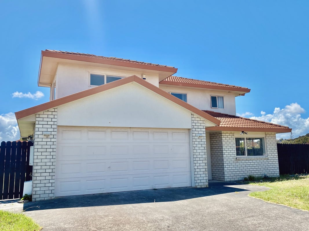 10 Macadamia Close, Goodwood Heights, Auckland - Carousel 1