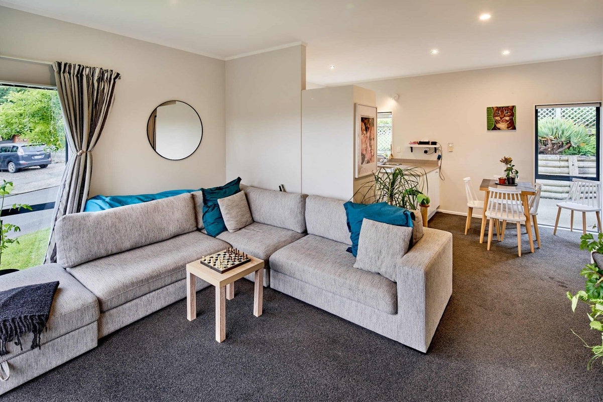 2 Pilot Lane, Whitby, Porirua - Carousel 2