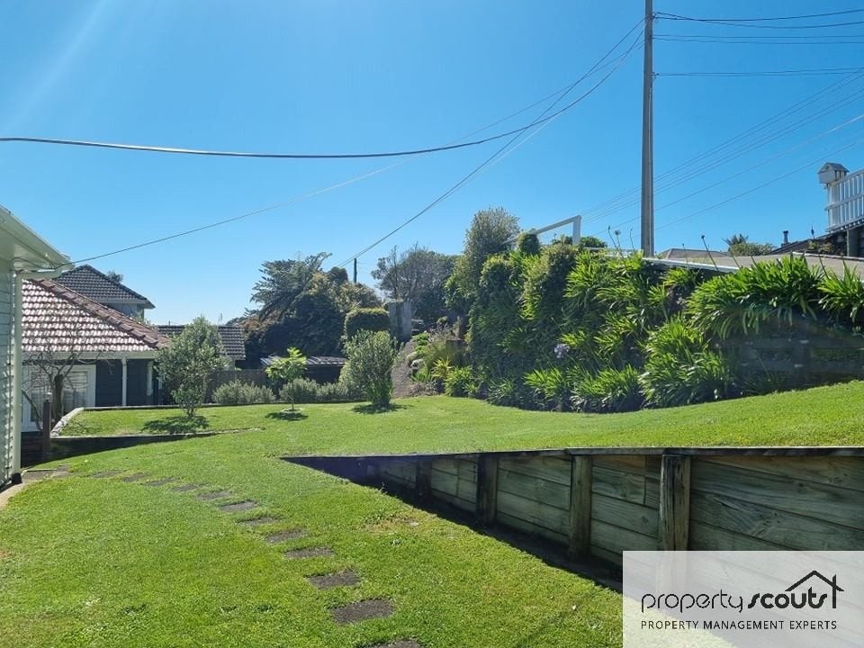 8 Lismore Street, Strandon, New Plymouth - Carousel 2