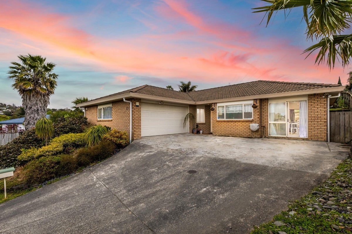 29 Killygordon Place, Massey, Auckland - Carousel 1