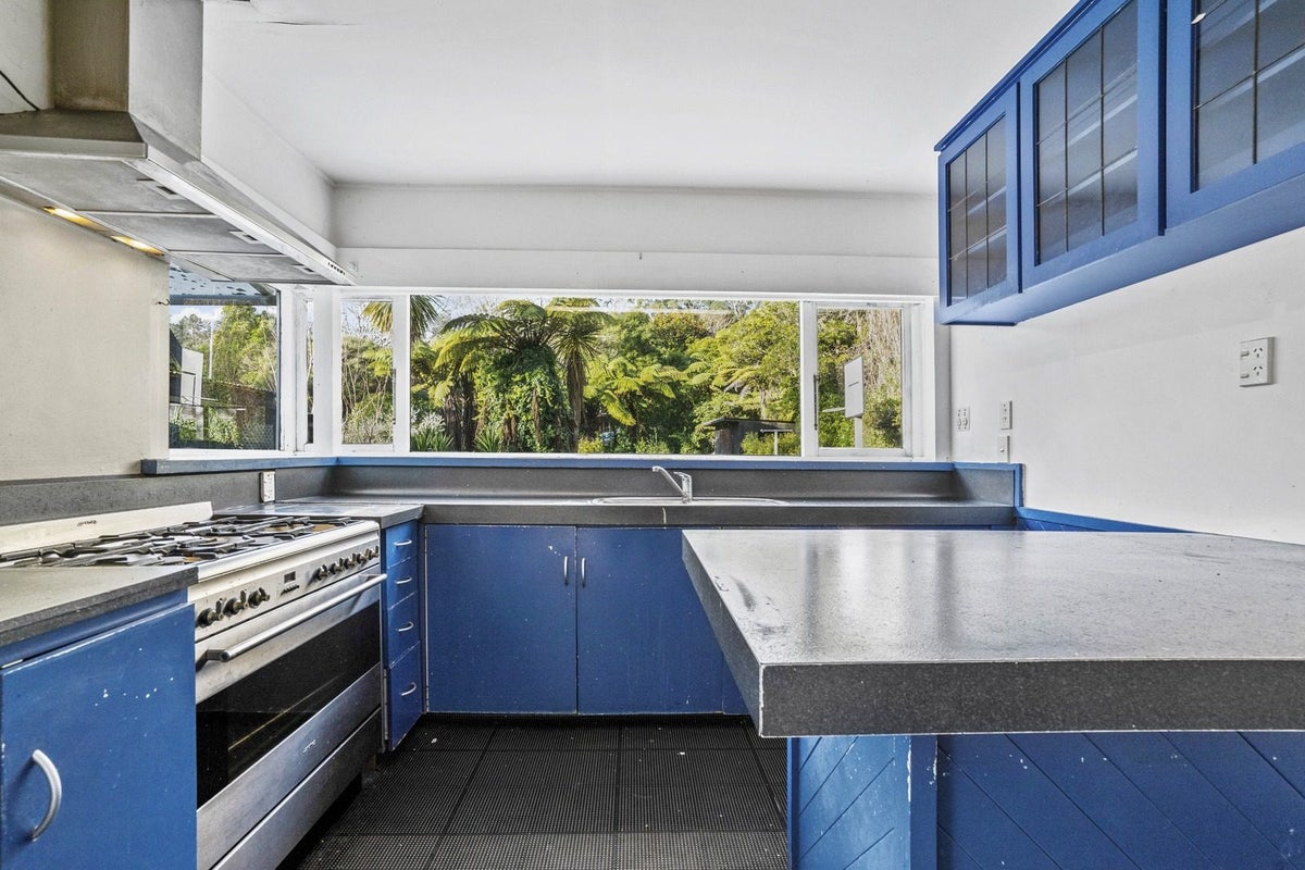 451 Stokes Valley Road, Stokes Valley, Lower Hutt - Carousel 2