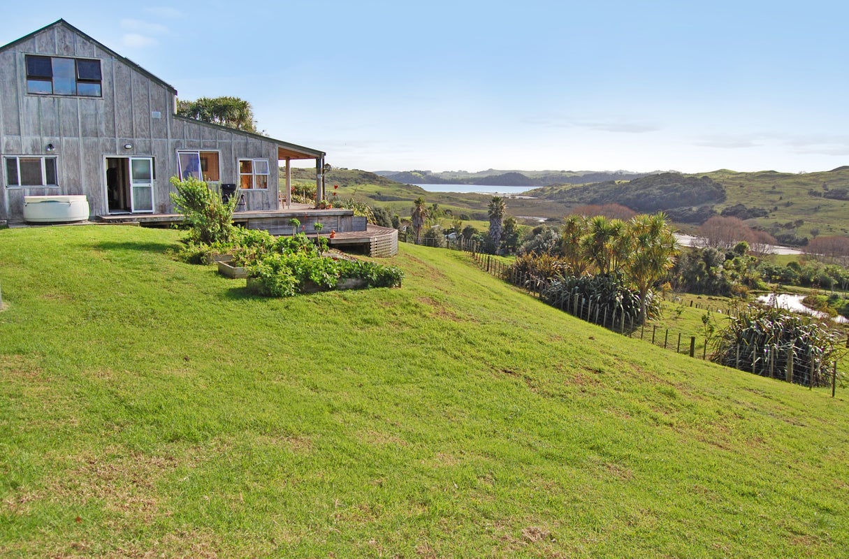 32 Waterview Crescent, Kaiwaka - Carousel 1
