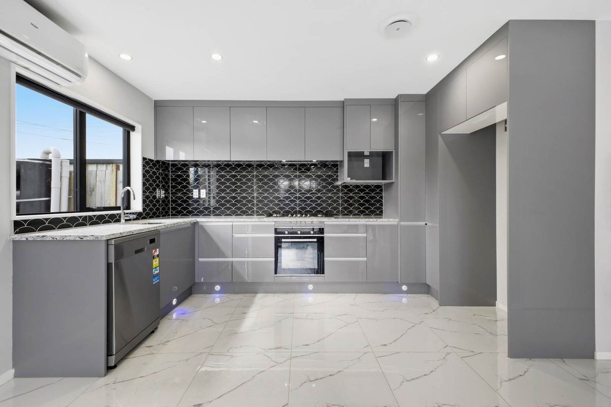 1/12 Landon Avenue, Mangere East, Auckland - Carousel 2
