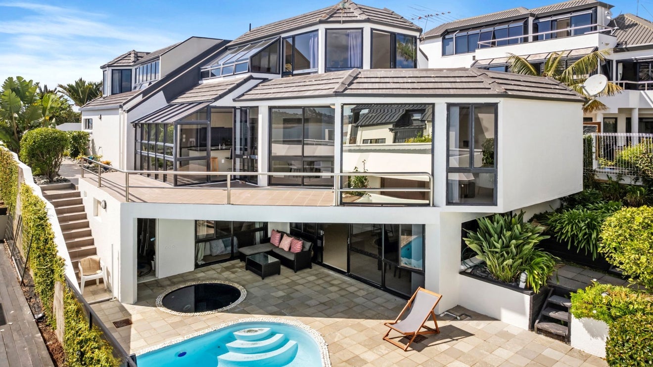 10A Te Akau Crescent, Bucklands Beach, Auckland - Carousel 1