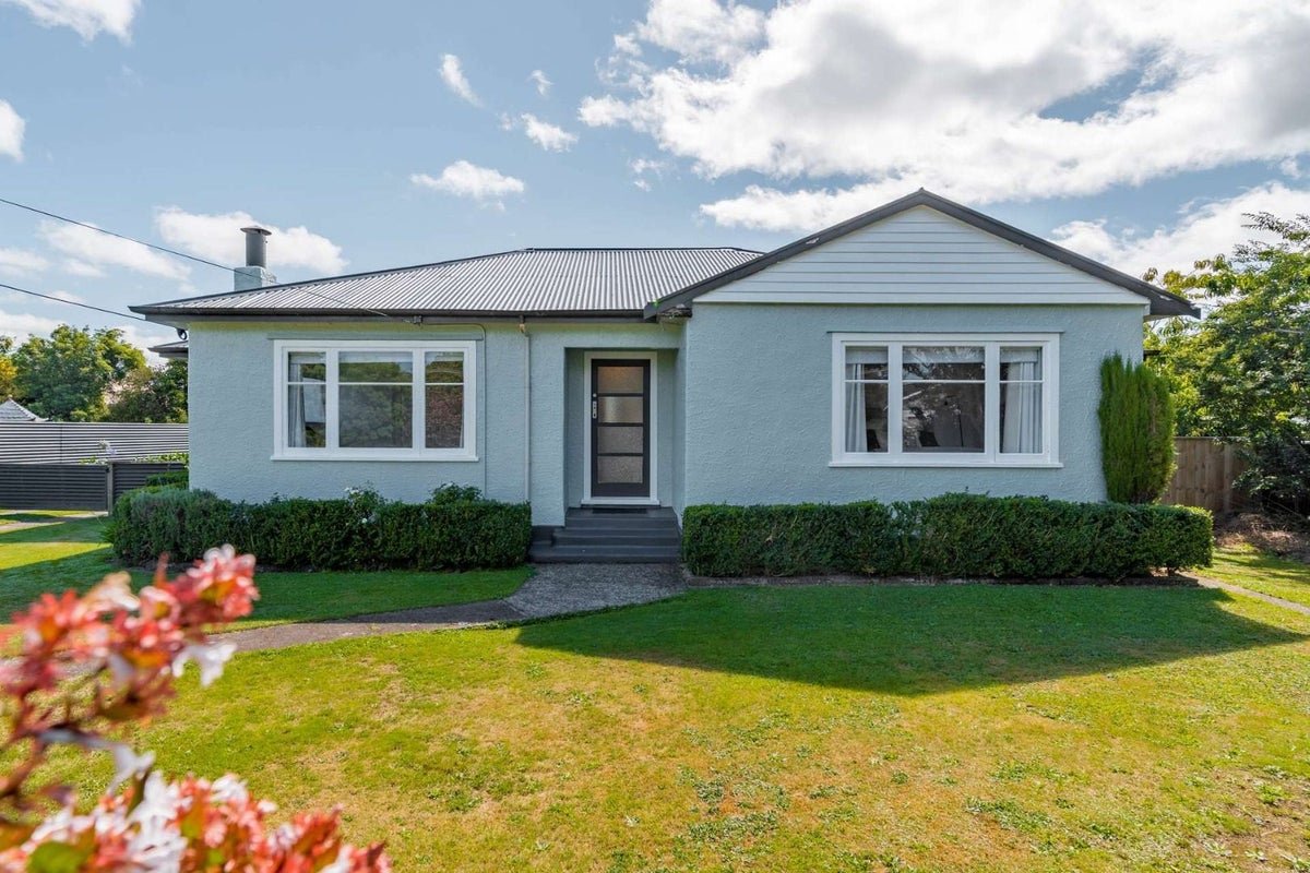 19 King Street, Pahiatua - Carousel 1