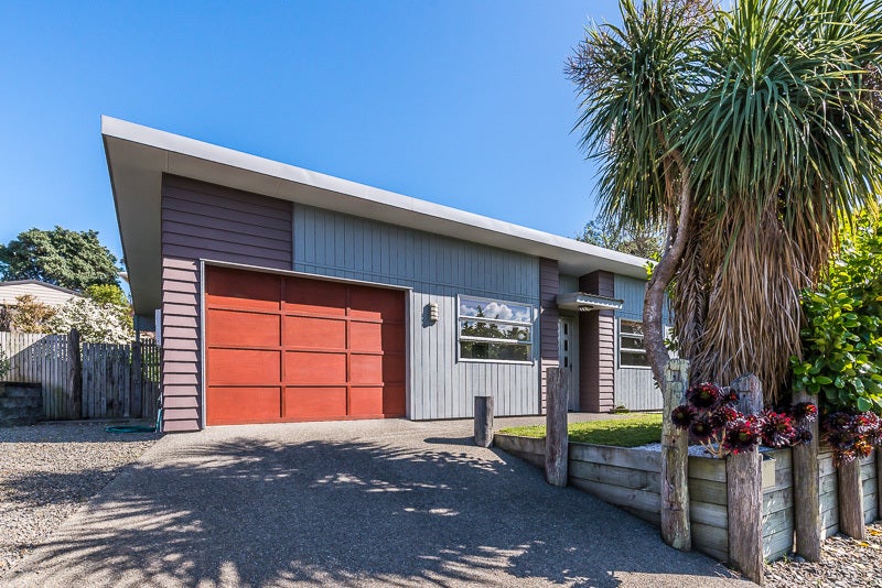 13A Weggery Drive, Waikanae Beach, Waikanae - Carousel 1
