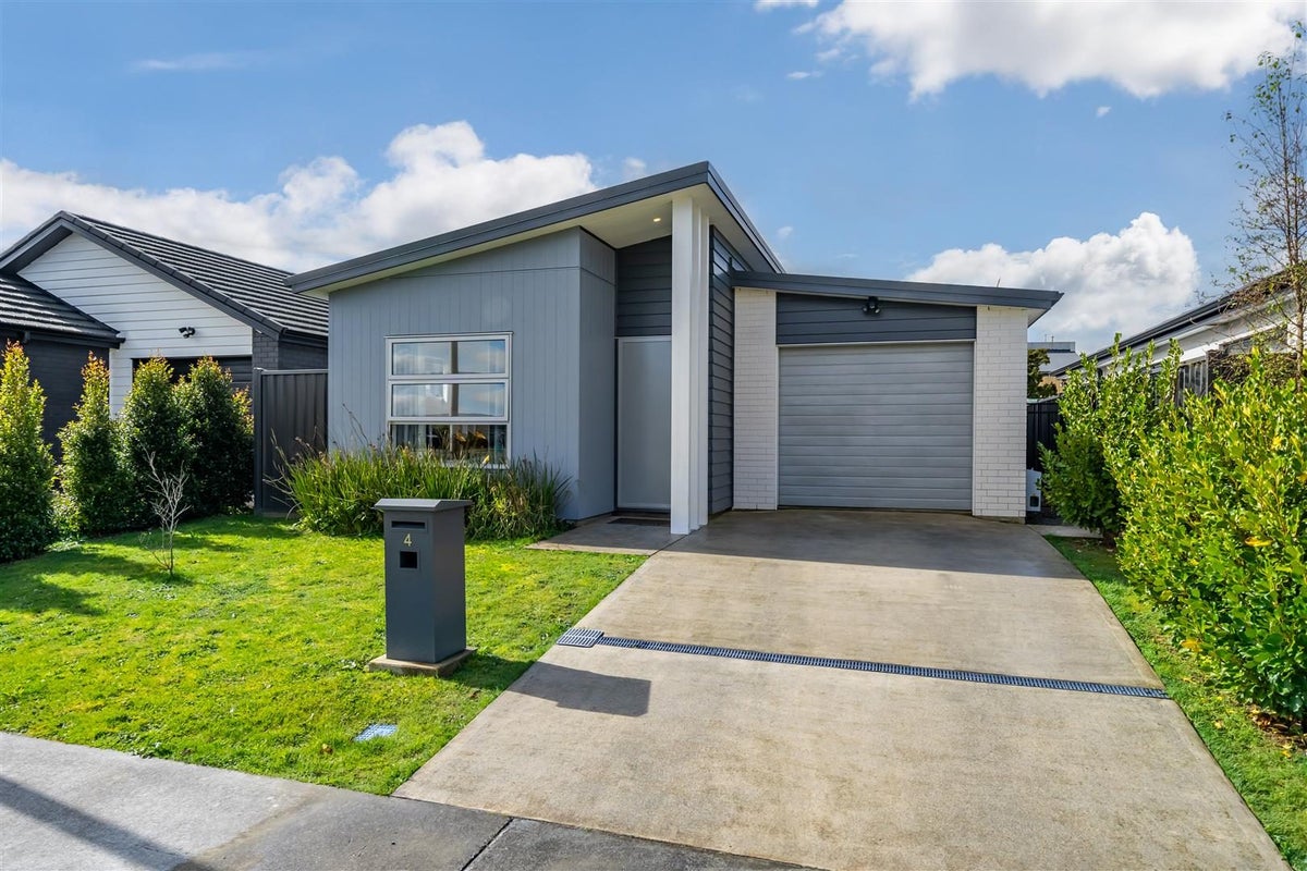 4 Te Kaeaea Crescent, Wallaceville, Upper Hutt - Carousel 1