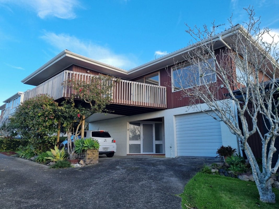 2/8 Newhaven Terrace, Mairangi Bay, Auckland - Carousel 1