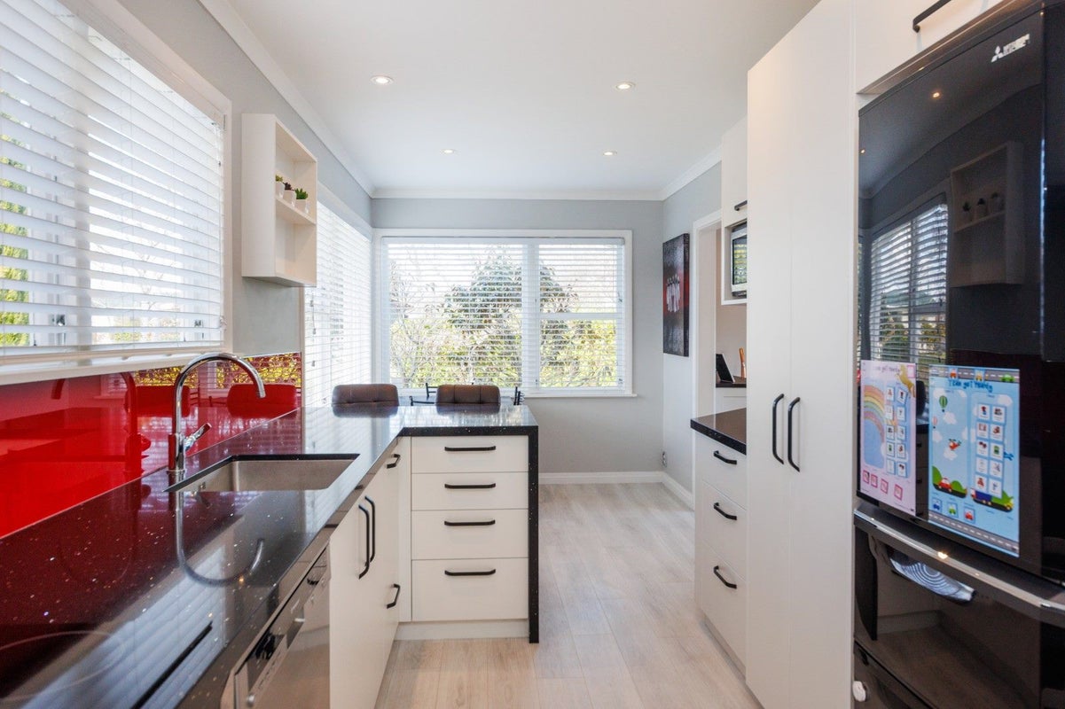 8 Catlins Crescent, Milson, Palmerston North - Carousel 2