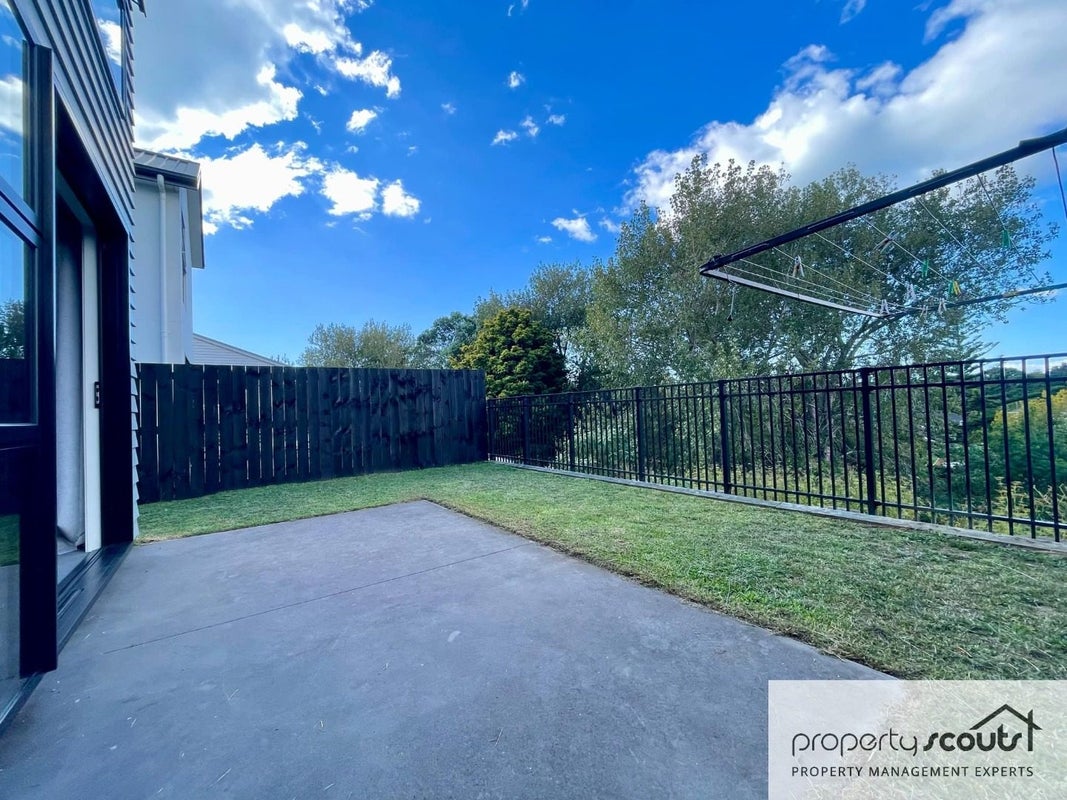 20 Discovery Place, Marfell, New Plymouth - Carousel 2